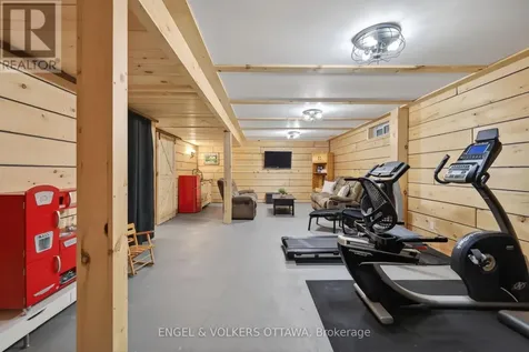 164 Mcclintock Way Ottawa ON K2L 2A4