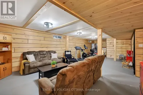 164 Mcclintock Way Ottawa ON K2L 2A4