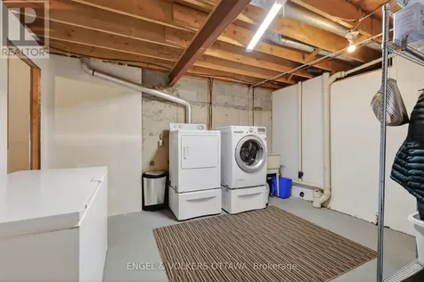 164 Mcclintock Way Ottawa ON K2L 2A4