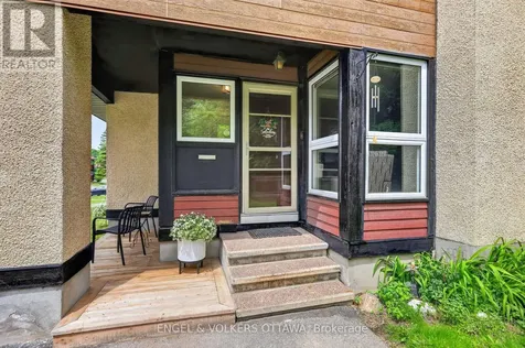 164 Mcclintock Way Ottawa ON K2L 2A4