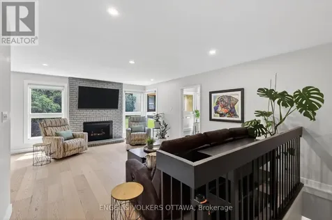 164 Mcclintock Way Ottawa ON K2L 2A4