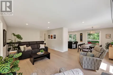 164 Mcclintock Way Ottawa ON K2L 2A4