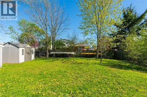 4076 Maple Street Petrolia ON N0N 1R0
