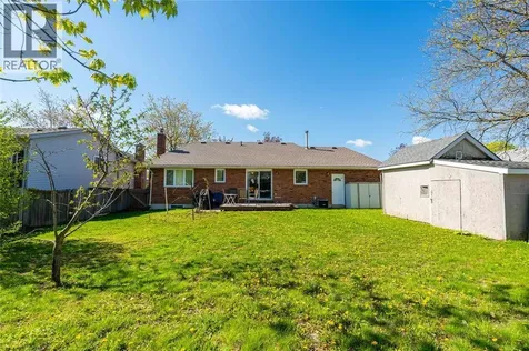 4076 Maple Street Petrolia ON N0N 1R0