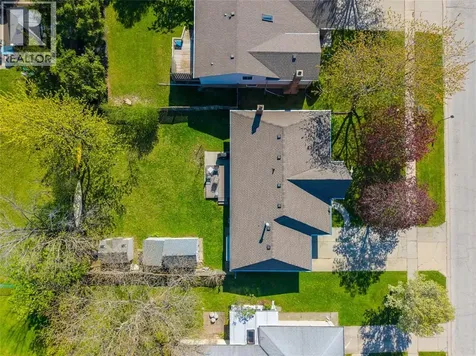 4076 Maple Street Petrolia ON N0N 1R0