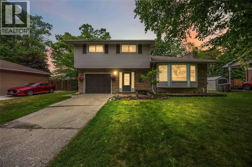 1068 Fairlane Avenue Sarnia ON N7S 3J8
