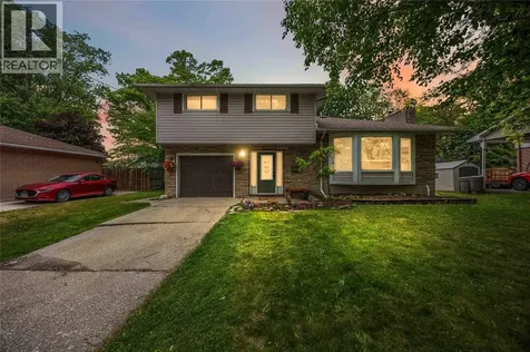 1068 Fairlane Avenue Sarnia ON N7S 3J8