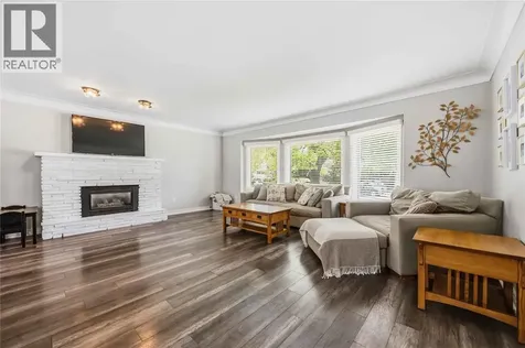 1068 Fairlane Avenue Sarnia ON N7S 3J8