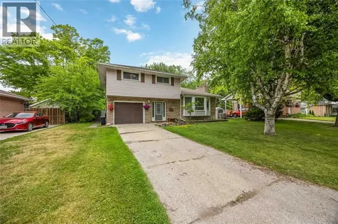1068 Fairlane Avenue Sarnia ON N7S 3J8