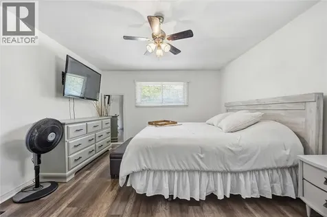 1068 Fairlane Avenue Sarnia ON N7S 3J8