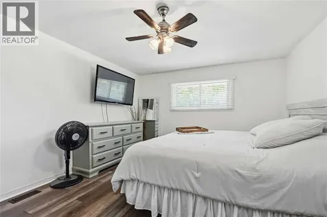 1068 Fairlane Avenue Sarnia ON N7S 3J8