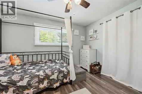 1068 Fairlane Avenue Sarnia ON N7S 3J8
