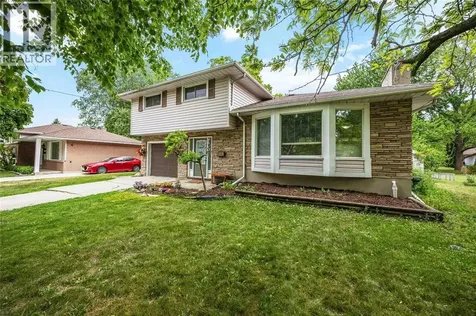 1068 Fairlane Avenue Sarnia ON N7S 3J8