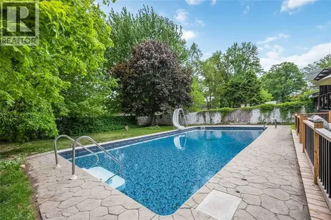 1068 Fairlane Avenue Sarnia ON N7S 3J8