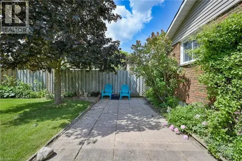 613 Dogwood Lane Waterloo ON N2L 4Y2