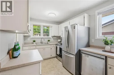 613 Dogwood Lane Waterloo ON N2L 4Y2