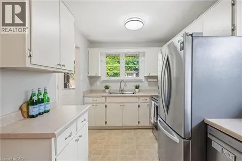 613 Dogwood Lane Waterloo ON N2L 4Y2