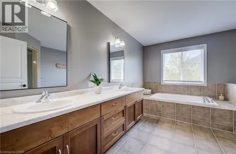 195 Westcliff Way Cambridge ON N1S 5C2