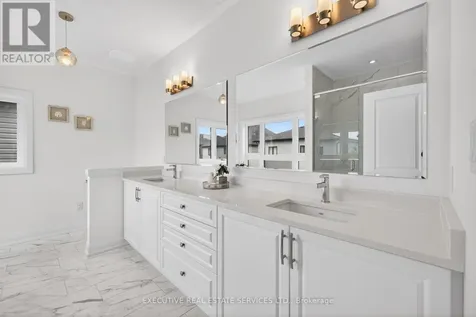 27 Jacob Detweiller Drive Kitchener ON N2P 0K7