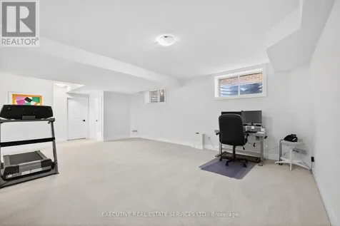 27 Jacob Detweiller Drive Kitchener ON N2P 0K7