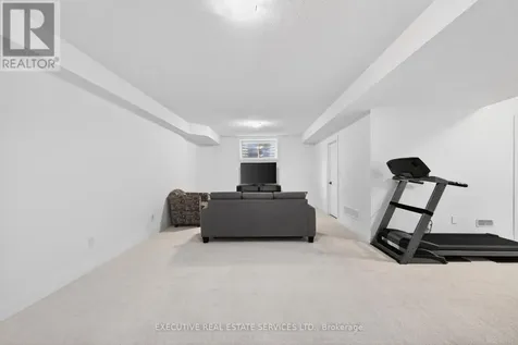 27 Jacob Detweiller Drive Kitchener ON N2P 0K7