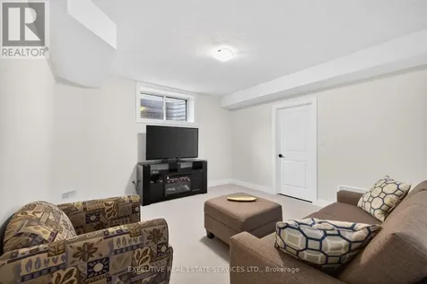 27 Jacob Detweiller Drive Kitchener ON N2P 0K7
