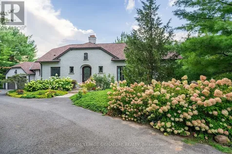 30 Kingswood Drive King ON L7B 1K8