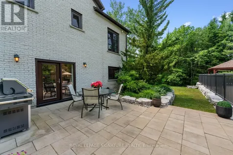 30 Kingswood Drive King ON L7B 1K8