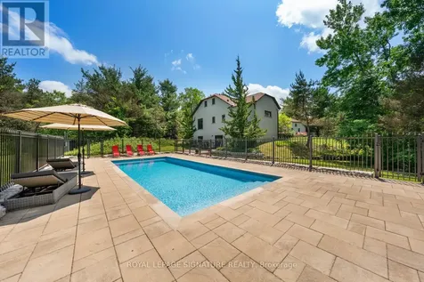 30 Kingswood Drive King ON L7B 1K8