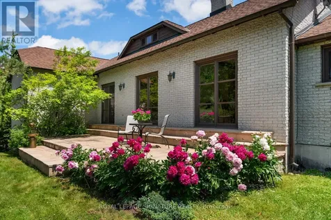 30 Kingswood Drive King ON L7B 1K8