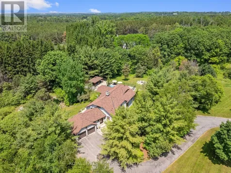 30 Kingswood Drive King ON L7B 1K8
