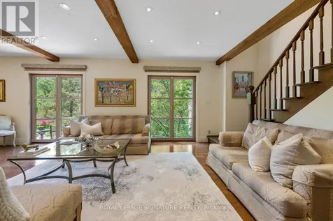 30 Kingswood Drive King ON L7B 1K8
