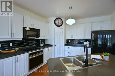 11 Waterpond Place Collingwood ON L9Y 4Z9