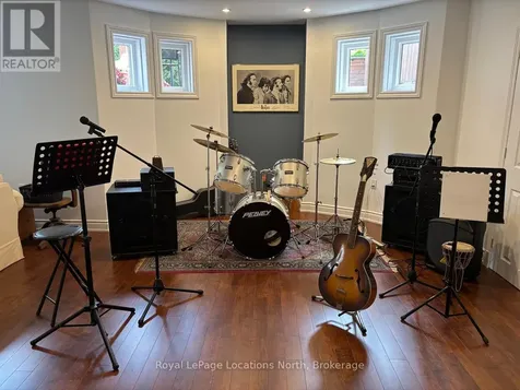 11 Waterpond Place Collingwood ON L9Y 4Z9