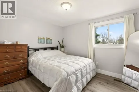 120 Chilton Drive Hamilton ON L8J 1M5