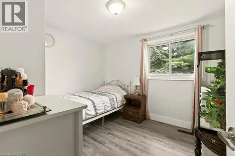 120 Chilton Drive Hamilton ON L8J 1M5