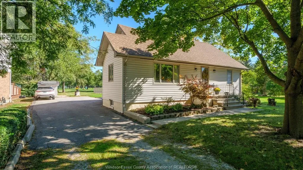 4054 Roseland Drive West Windsor ON N9G 1Z8