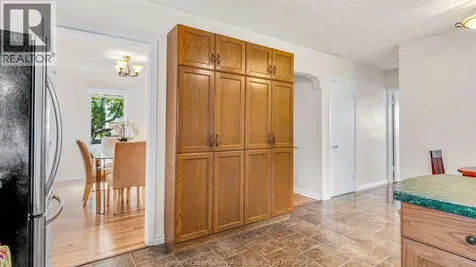 4054 Roseland Drive West Windsor ON N9G 1Z8
