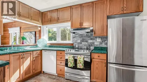 4054 Roseland Drive West Windsor ON N9G 1Z8