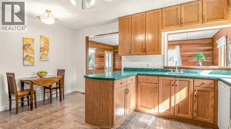 4054 Roseland Drive West Windsor ON N9G 1Z8