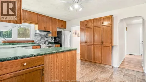 4054 Roseland Drive West Windsor ON N9G 1Z8
