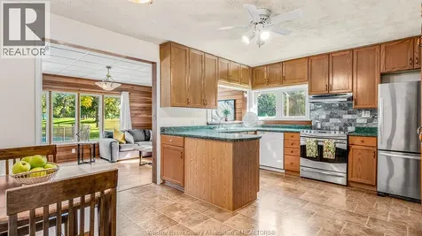 4054 Roseland Drive West Windsor ON N9G 1Z8
