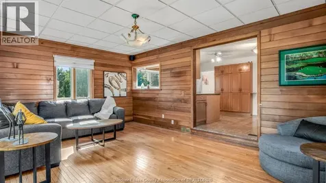 4054 Roseland Drive West Windsor ON N9G 1Z8