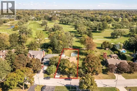 4054 Roseland Drive West Windsor ON N9G 1Z8