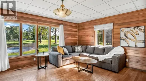 4054 Roseland Drive West Windsor ON N9G 1Z8