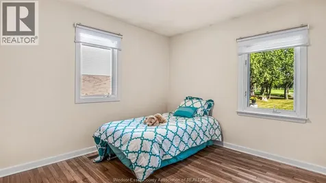 4054 Roseland Drive West Windsor ON N9G 1Z8