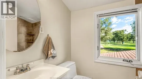 4054 Roseland Drive West Windsor ON N9G 1Z8