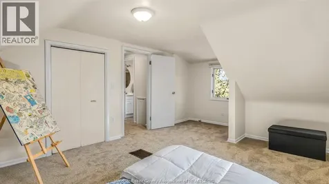 4054 Roseland Drive West Windsor ON N9G 1Z8