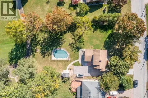 4054 Roseland Drive West Windsor ON N9G 1Z8