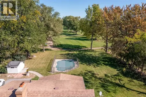 4054 Roseland Drive West Windsor ON N9G 1Z8